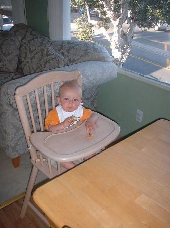 Atticus eating (again).jpg 25.7K